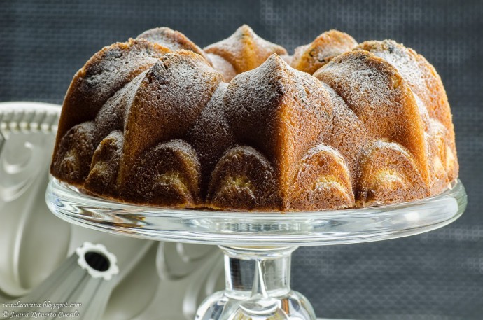 la-crisis-de-los-cuarenta-recetas-para-chuparse-los-dedos-bundt-cake-mascarpone-arandanos